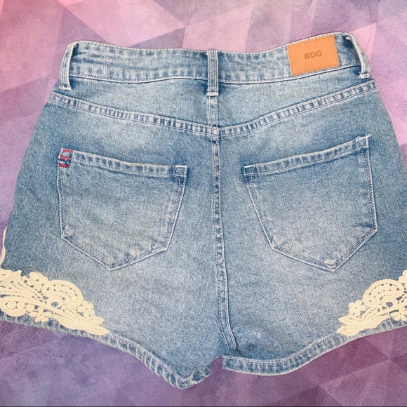 🩳URBAN OUTFITTERS BDG HIGH RISE ‘ERIN JEAN SHORTS - Picture 3 of 5